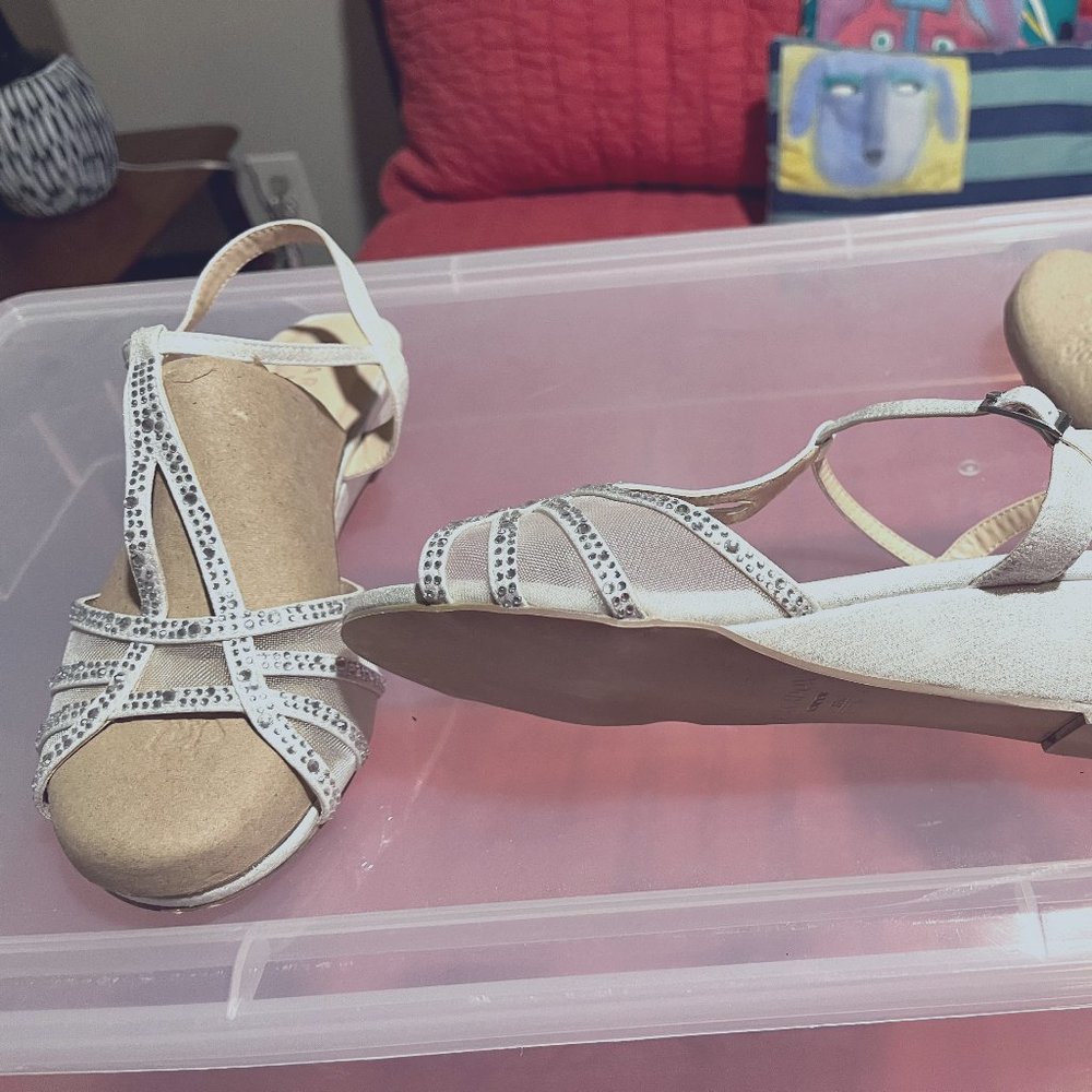 Dressy silver leather T-strap sandals  - 7W